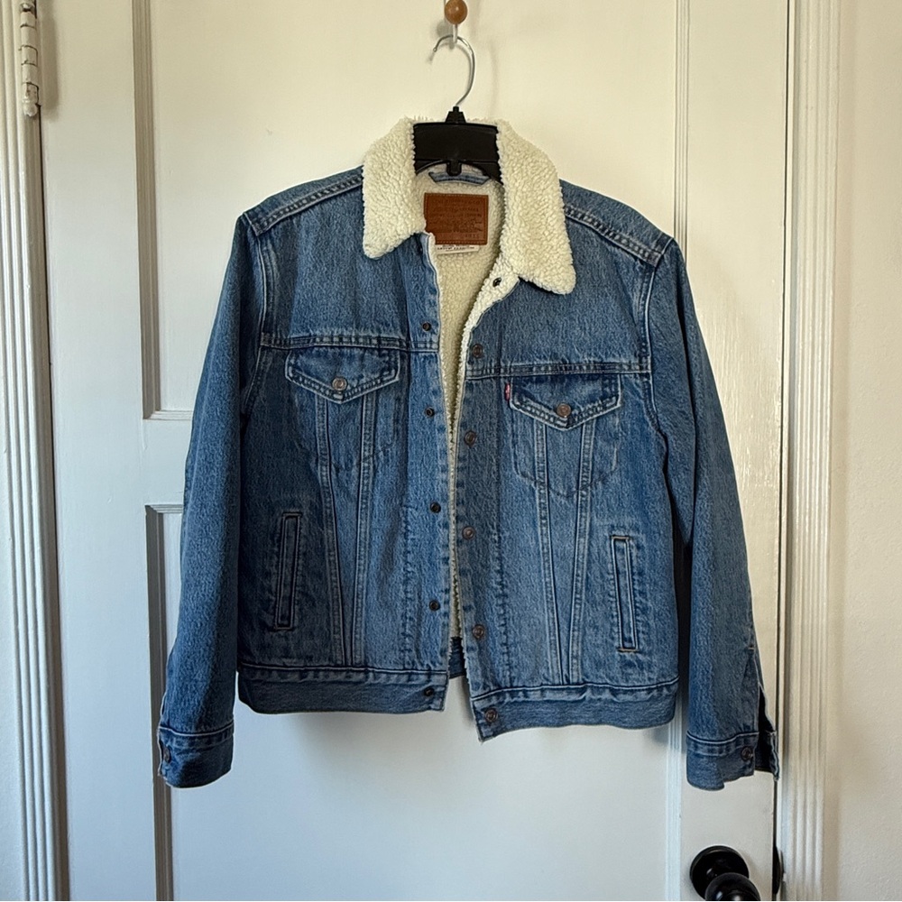 Levi's vintage Blue Denim Jacket with cream sherpa lining